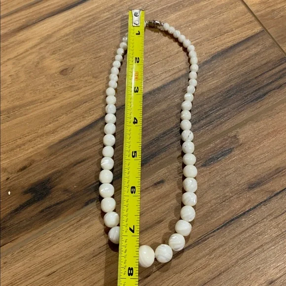 Vintage polished iridescent shell beads w silver tone screw clasp 16” necklace - Picture 2 of 4